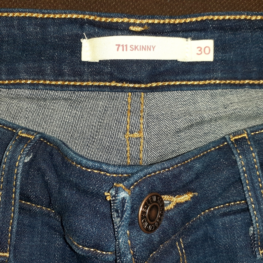 Levis - Picture 3 of 7